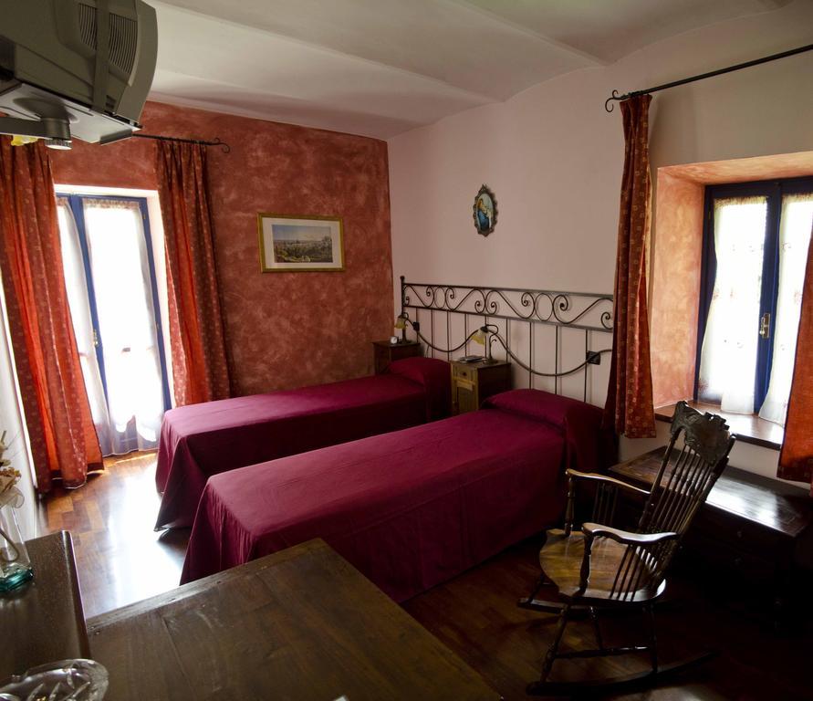 B&B Il Sole Delle Rive Sinio Camera foto